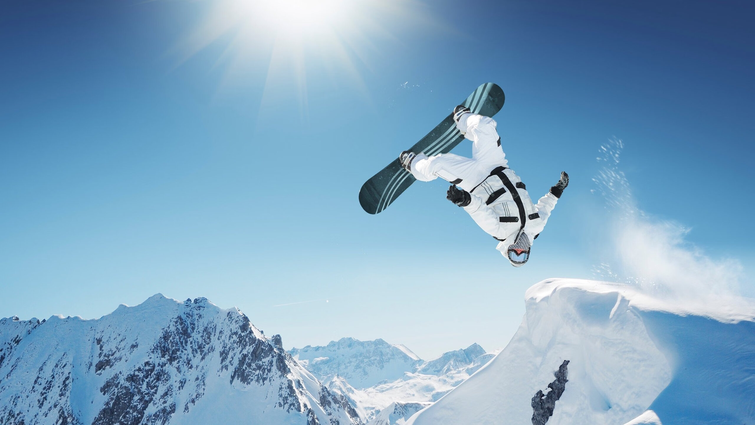 Doinb连续七场比赛得分超过比赛局势复杂，FPX不断突破！赢得满堂喝彩——从场上到场下的热血叙事