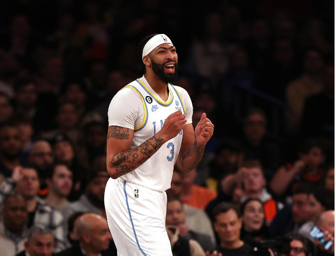 JackeyLove在湖人比赛中高光表现,出色防守引发热议! JackeyLove在湖人比赛中高光表现,出色防守引发热议!